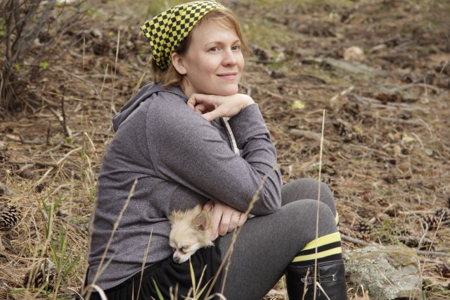 Pallas Ravae hangs with MEGAWEAPON after a long morning of makeup, hair, costuming and pretty much everything.